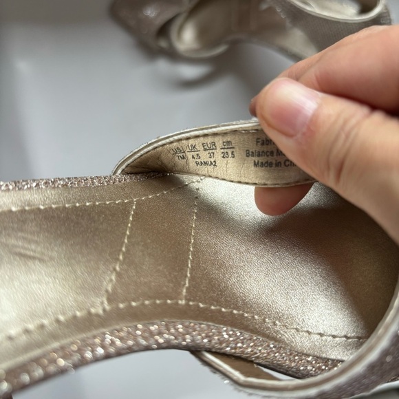 Franco Sarto Rania 2 Stiletto Cut-Out gold high heels Sz 7M - Picture 10 of 10